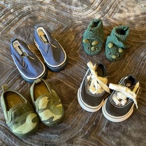 Lot of baby shoes